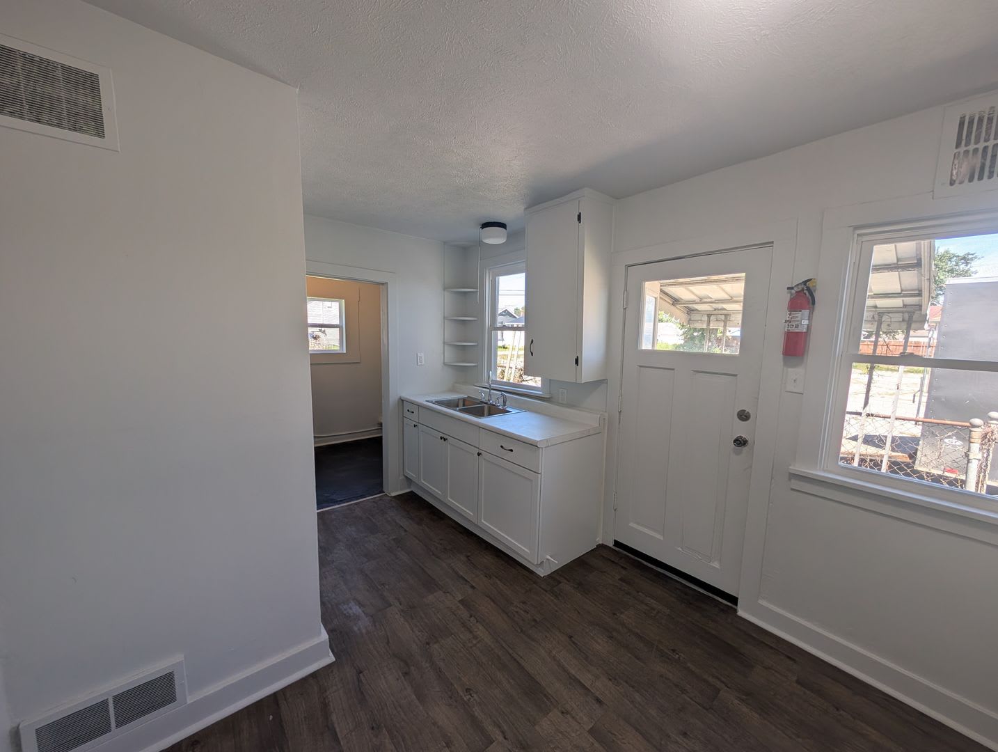 Completely Renovated 3 Bedroom 1 Bathroom Home 1 250 Month Accepting Section 8 – photo 3