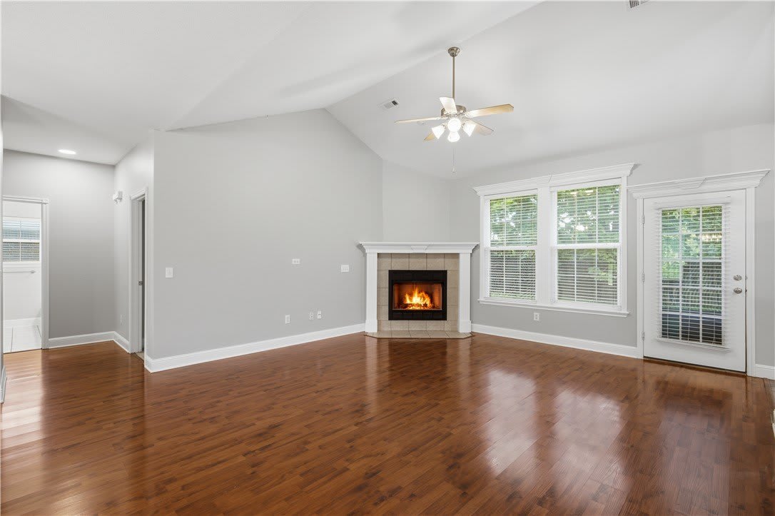 305 NW Palomino Street – photo 4