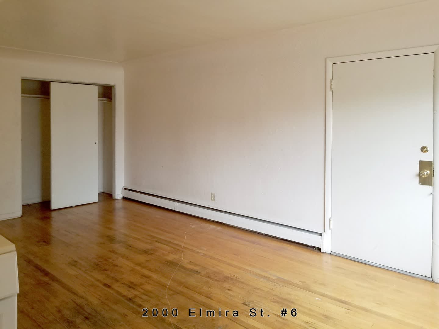 * Great location off Montview and Elmira, close to shopping, parks and restaurants – photo 5