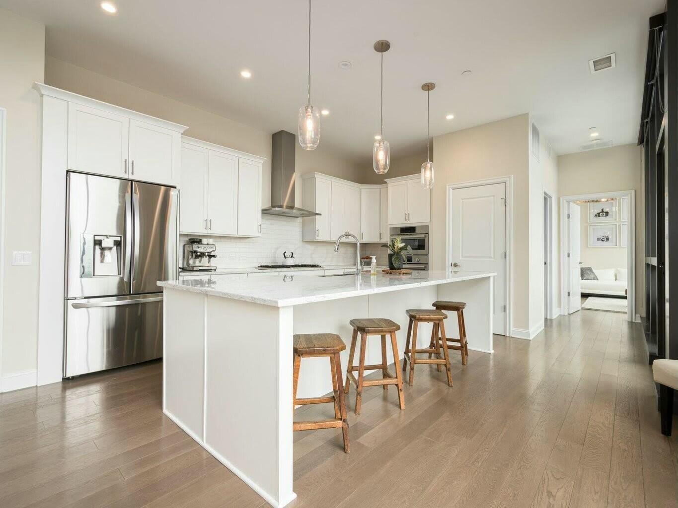 250 W Spring Street – photo 4
