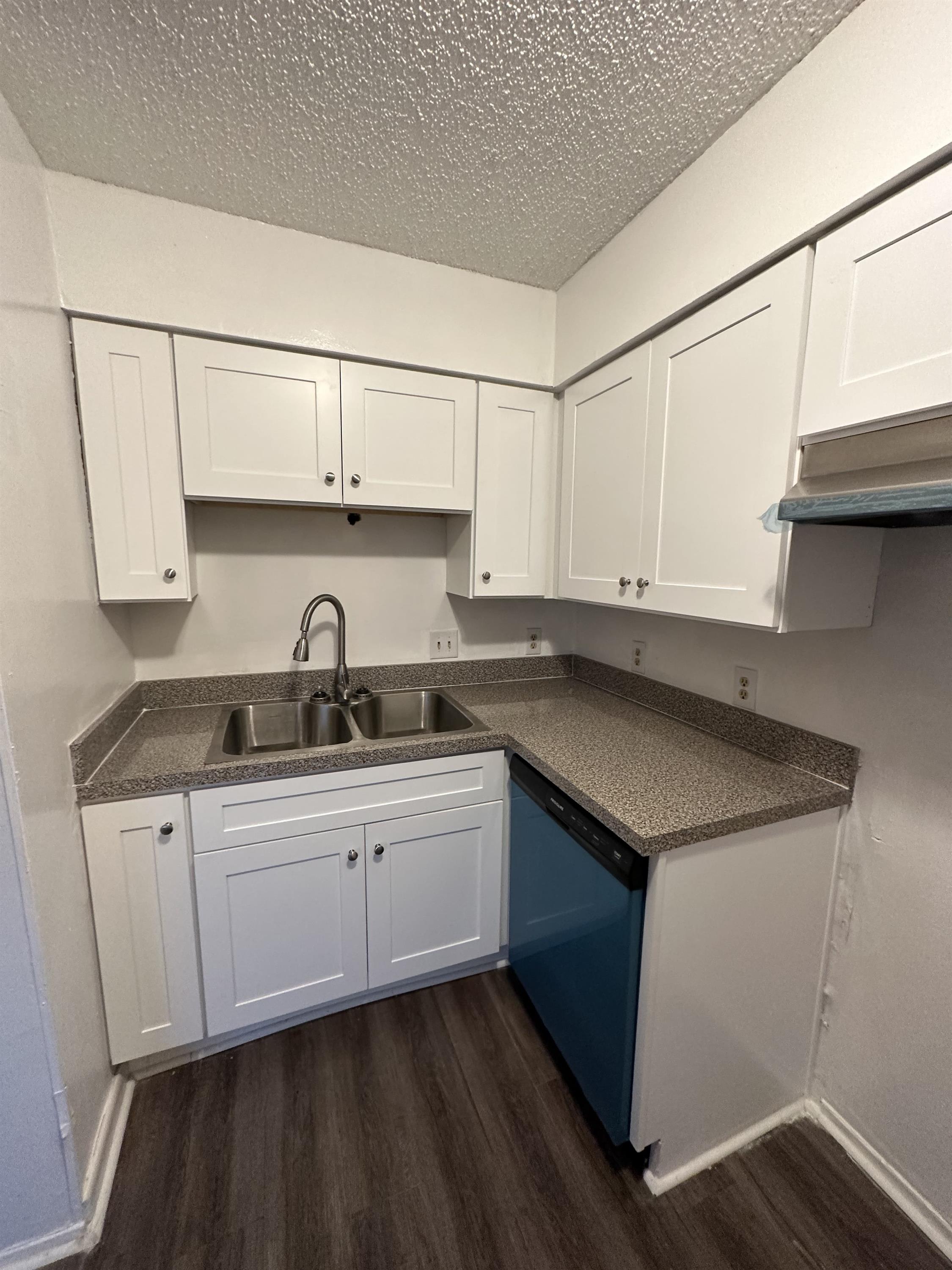 1057 Harold Drive – photo 4