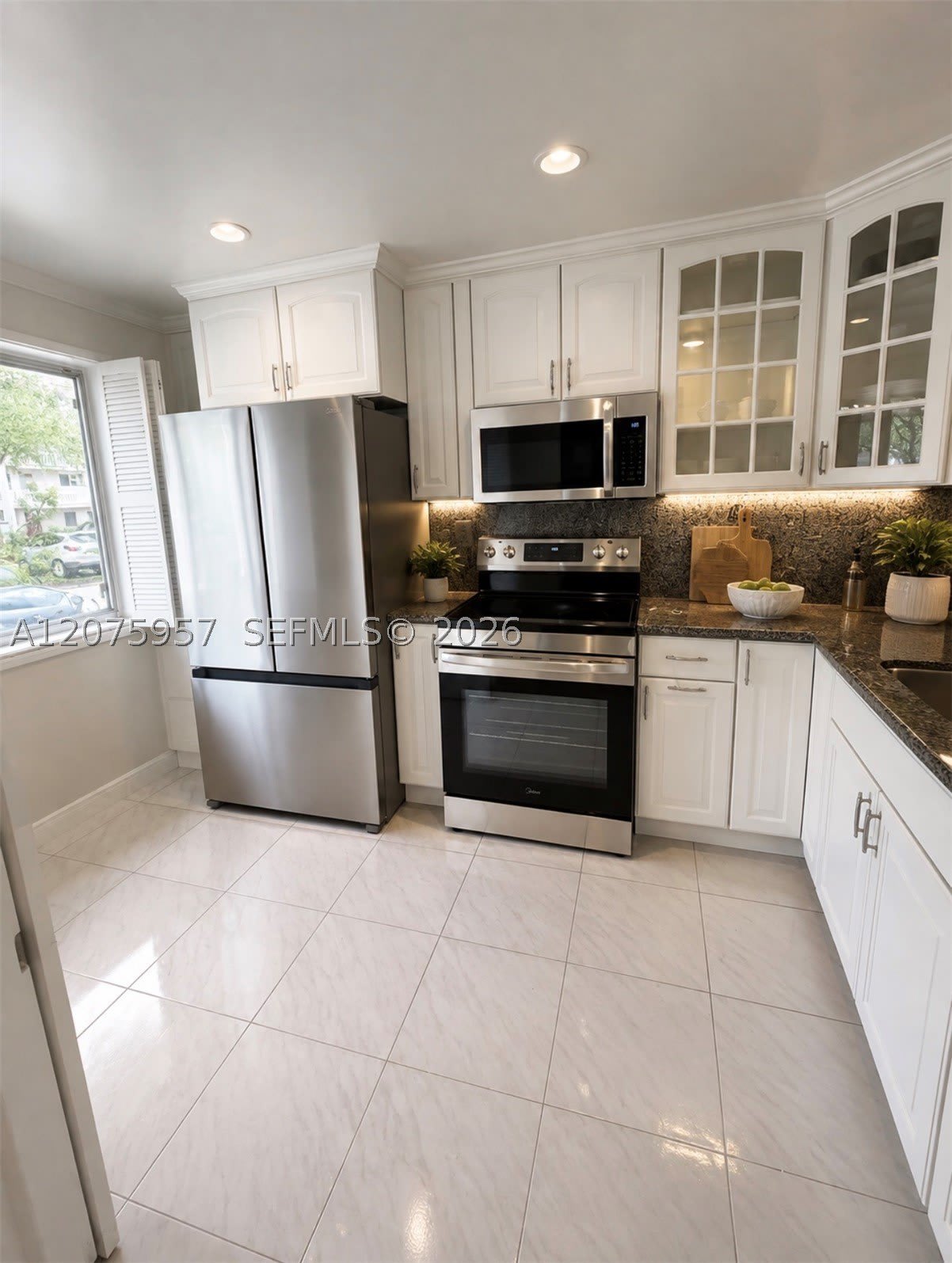 3591 Inverrary Dr – photo 1
