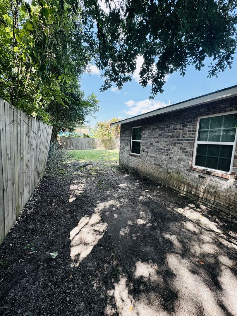 3433 Hollywood Street (3 Bed/1 Bath) – photo 5