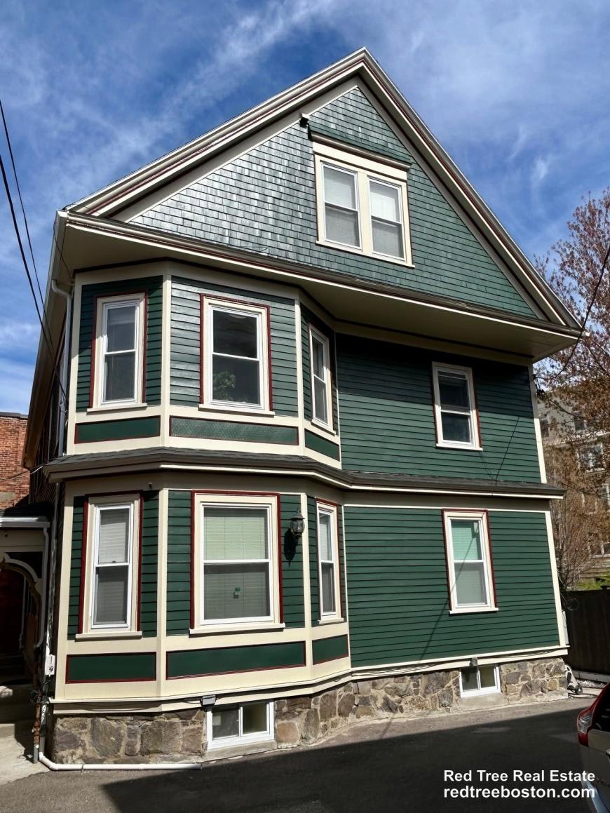 46 Aspinwall Ave. – photo 1