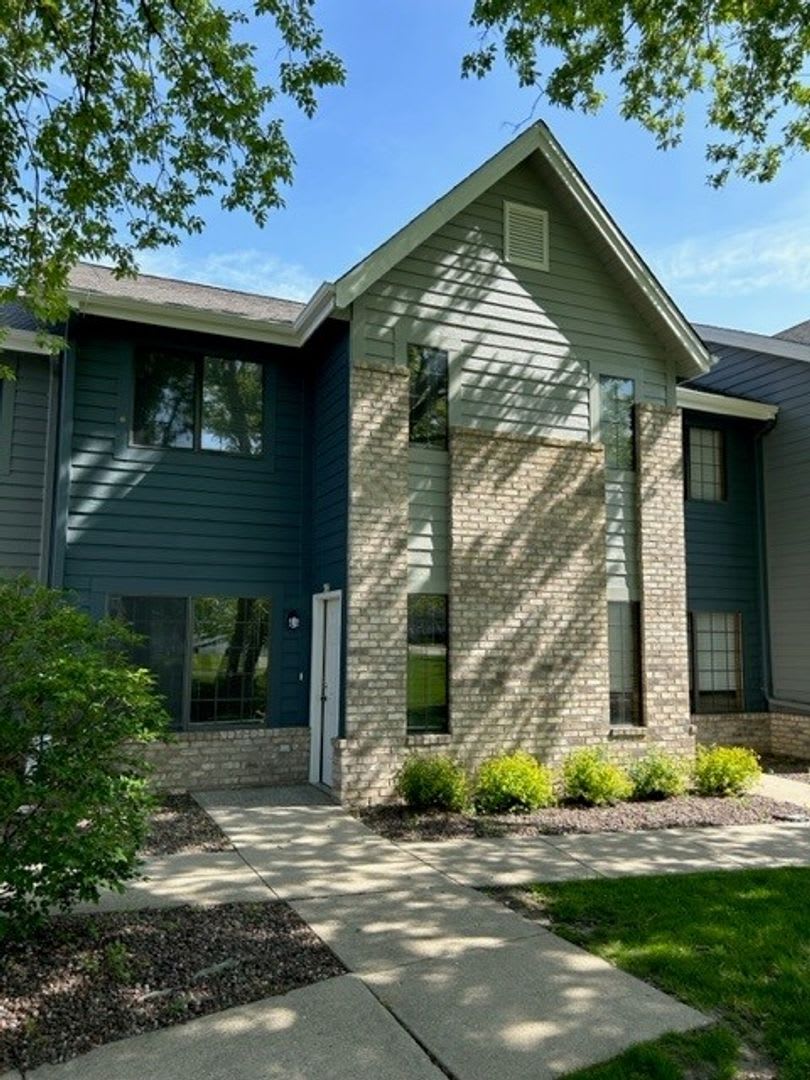 Lake Court Apartments – photo 2