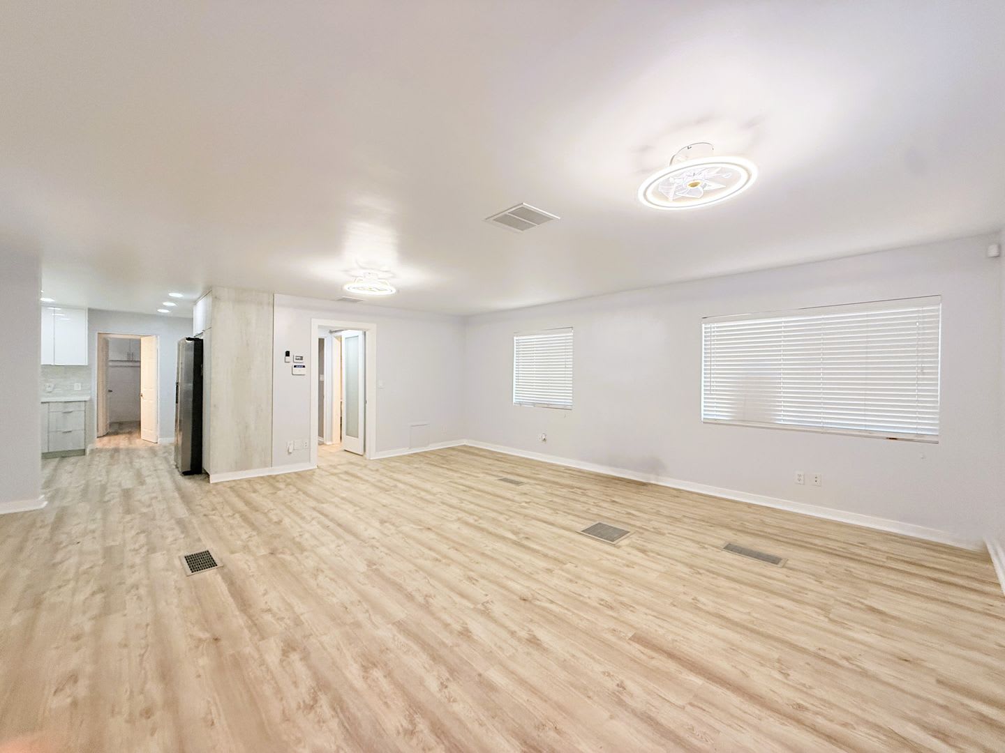 AVAILABLE NOW!! 2 Bedroom 2 Bathroom Apartment in Palm Springs! – photo 4