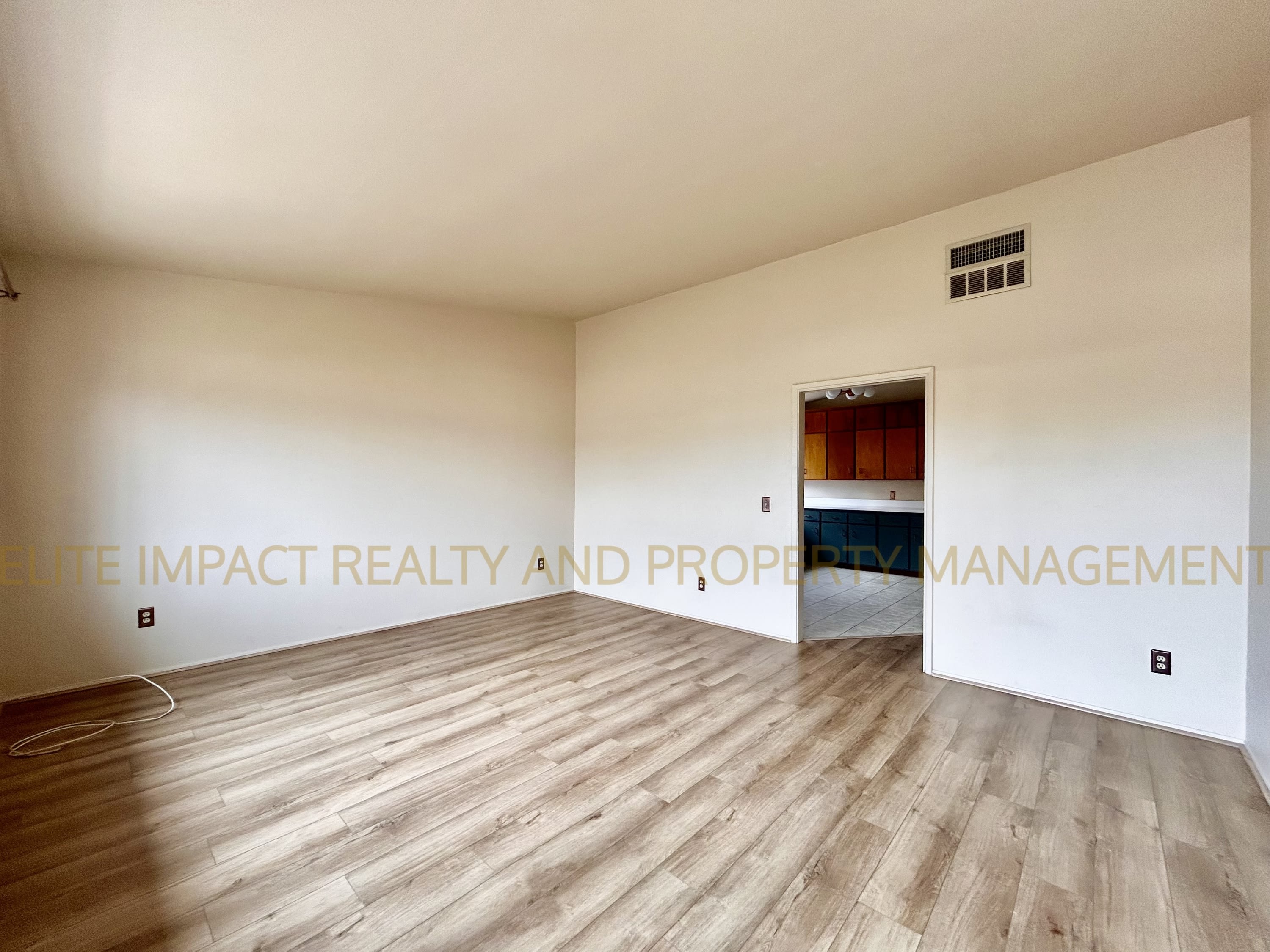 3215 North Cherry Avenue – photo 3