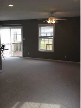 3 bedroom, 2.5 bath Townhouse: Oaklawn Park! Available this October! – photo 2