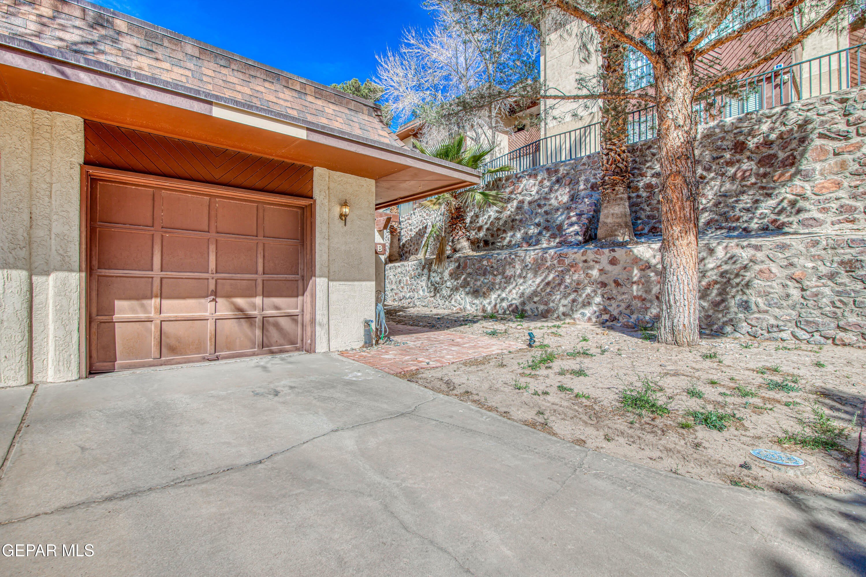 421 IRONDALE Drive – photo 4