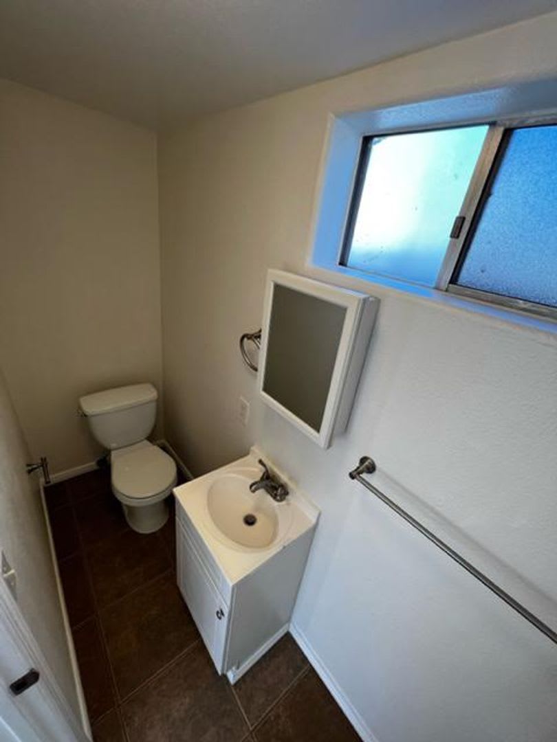 Upgraded Private Detached Studio House – photo 4