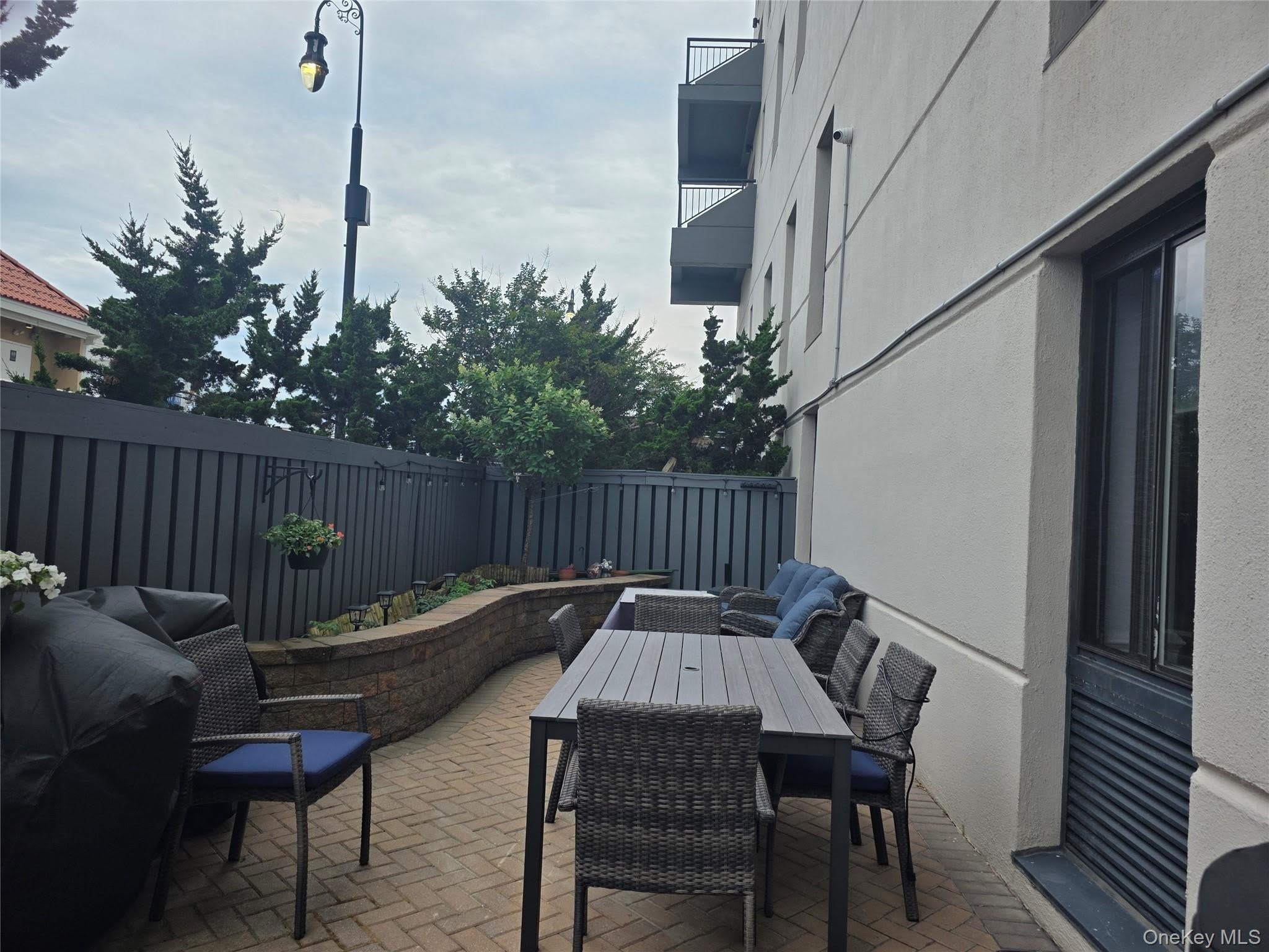 100 W Broadway – photo 3