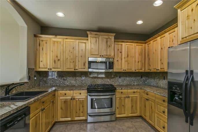 Spacious home with bonus room in NE Bend! – photo 5