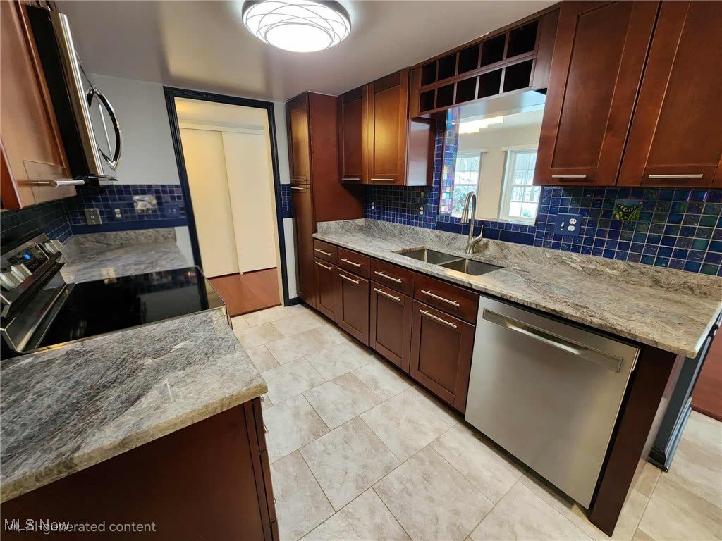 6960 Carriage Hill Drive – photo 5
