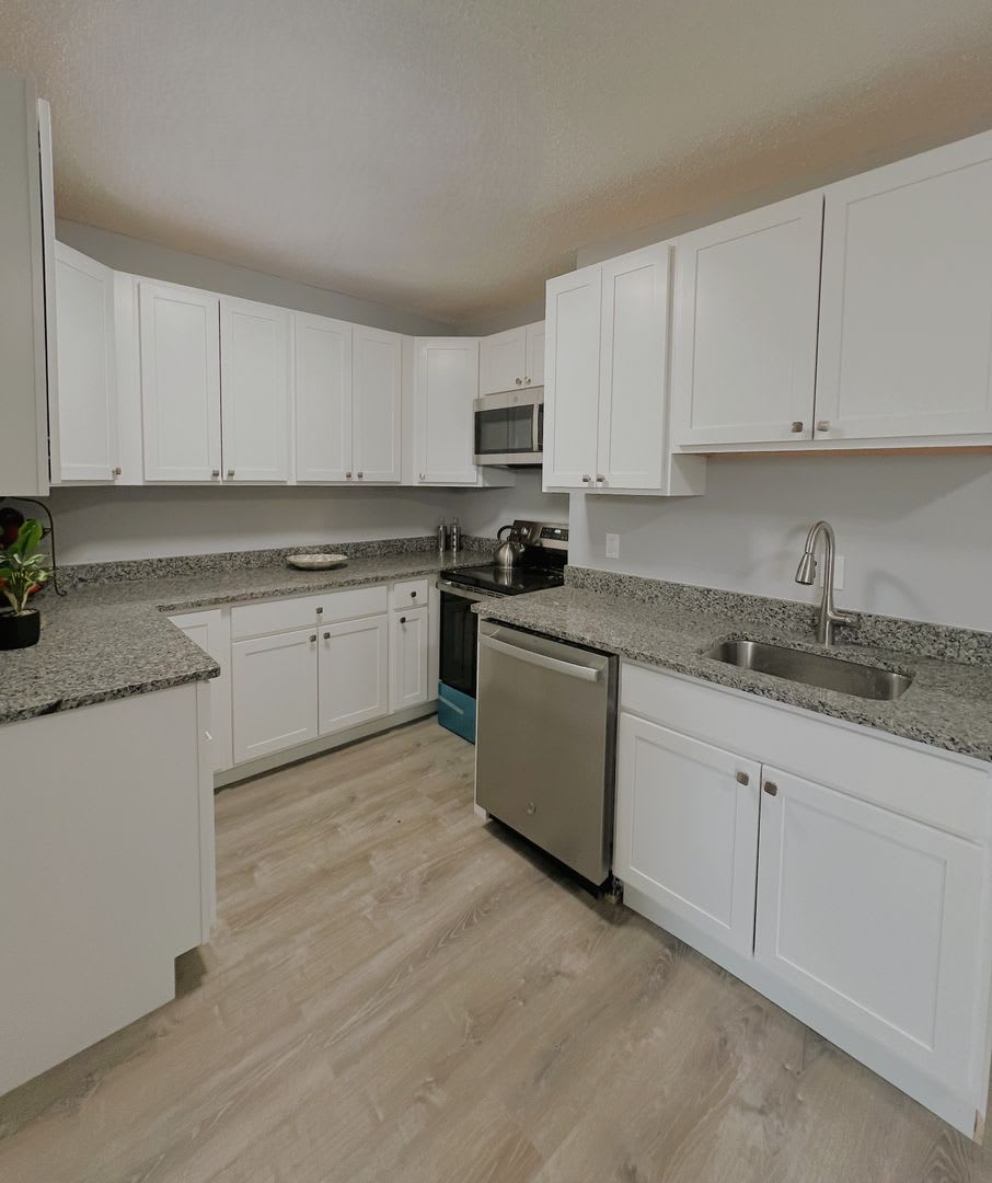 Your Next Home Awaits – Renovated 3-Bedroom Single Family Home – photo 3
