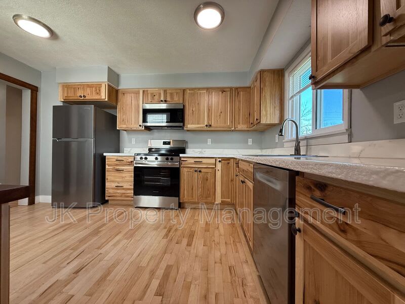 913 5th Ave N – photo 2