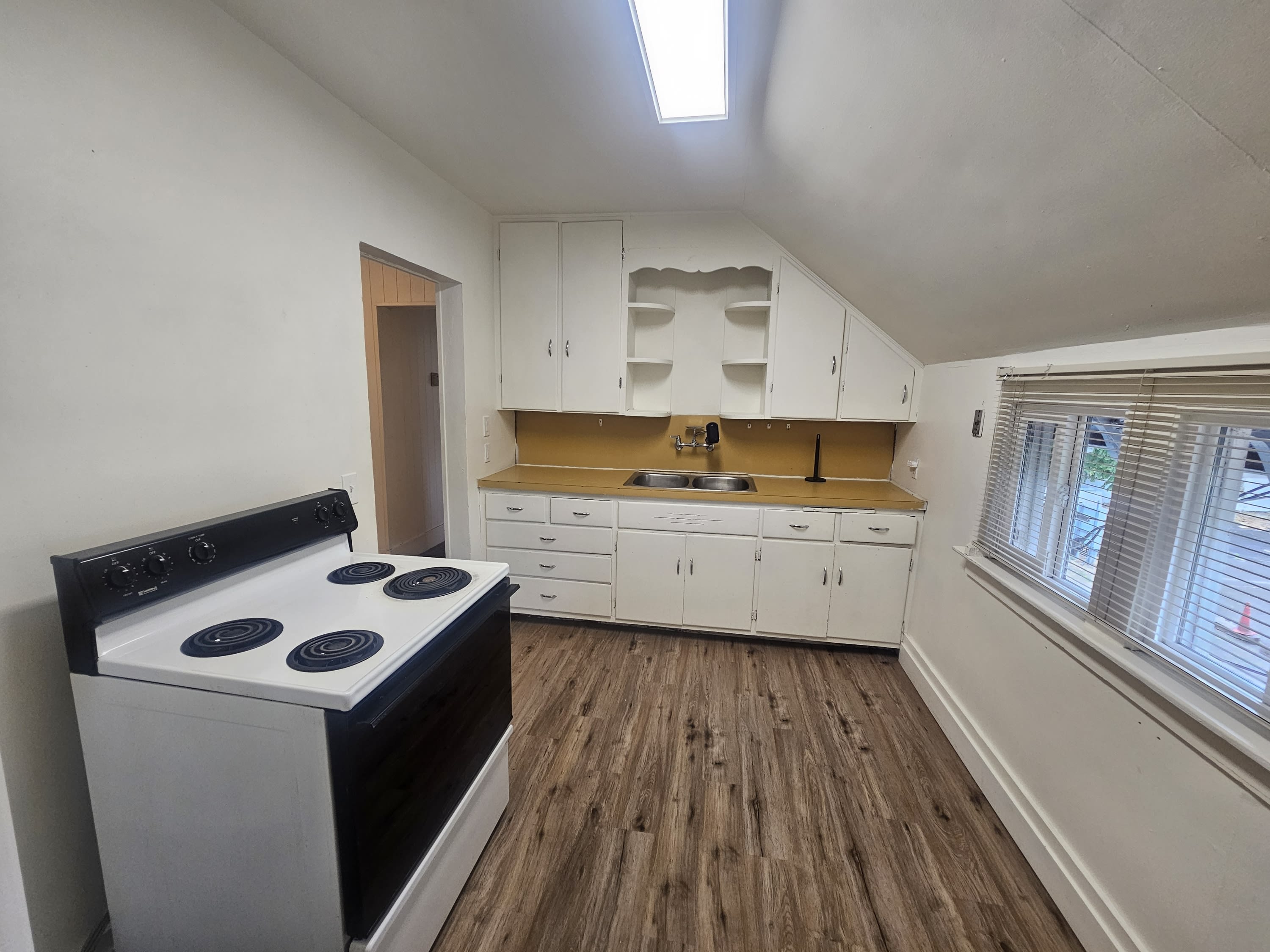 10 1/2 North Touchet Street – photo 2