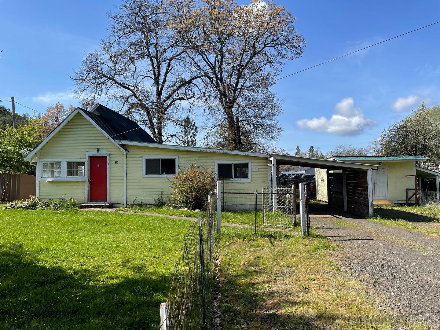 Cute 2 Bedroom 1 Bath Home in Shady Cove – photo 1