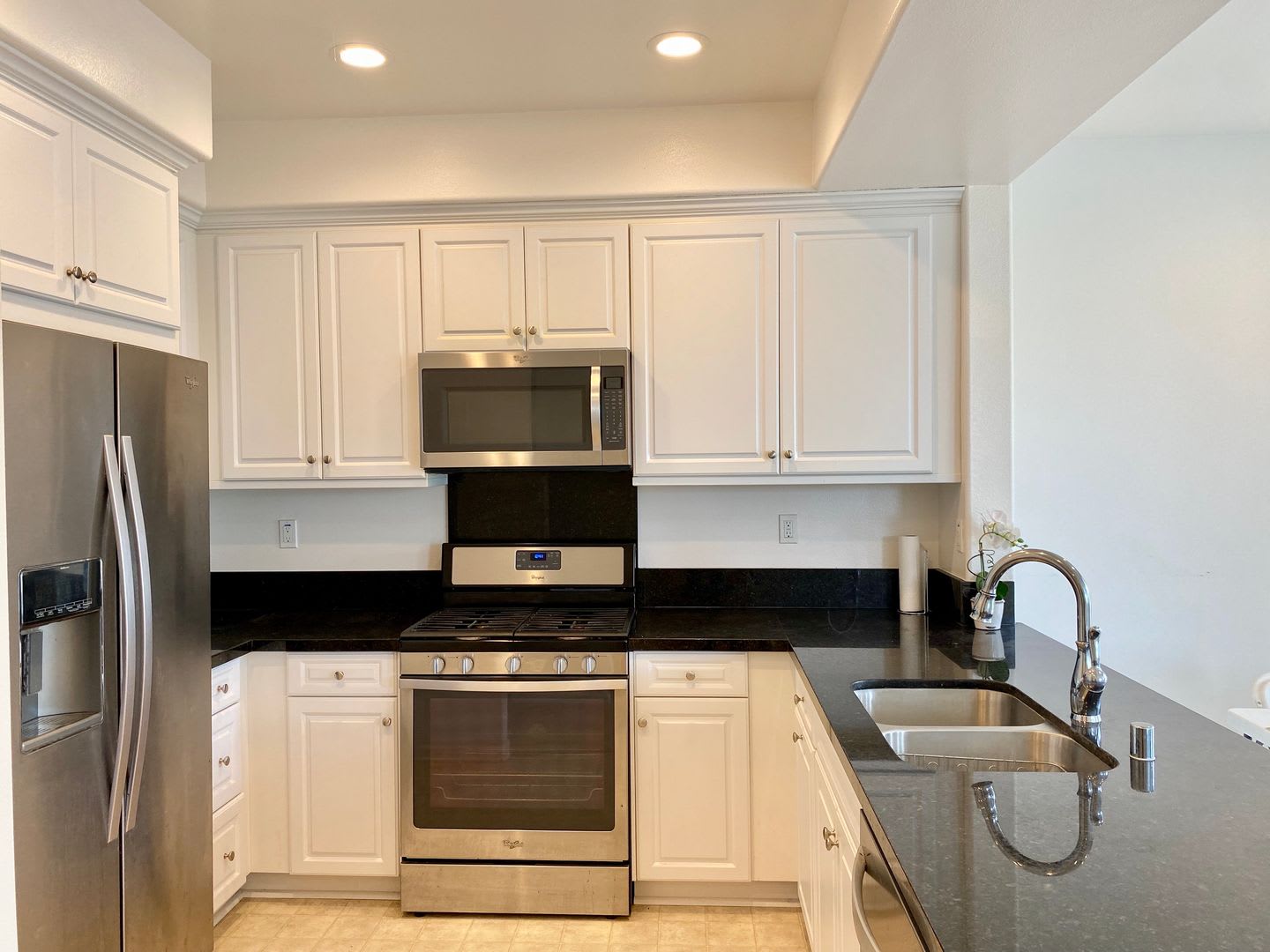 Modern Coastal Living – 2-Bed, 2.5-Bath Home in Oxnard, CA – photo 3