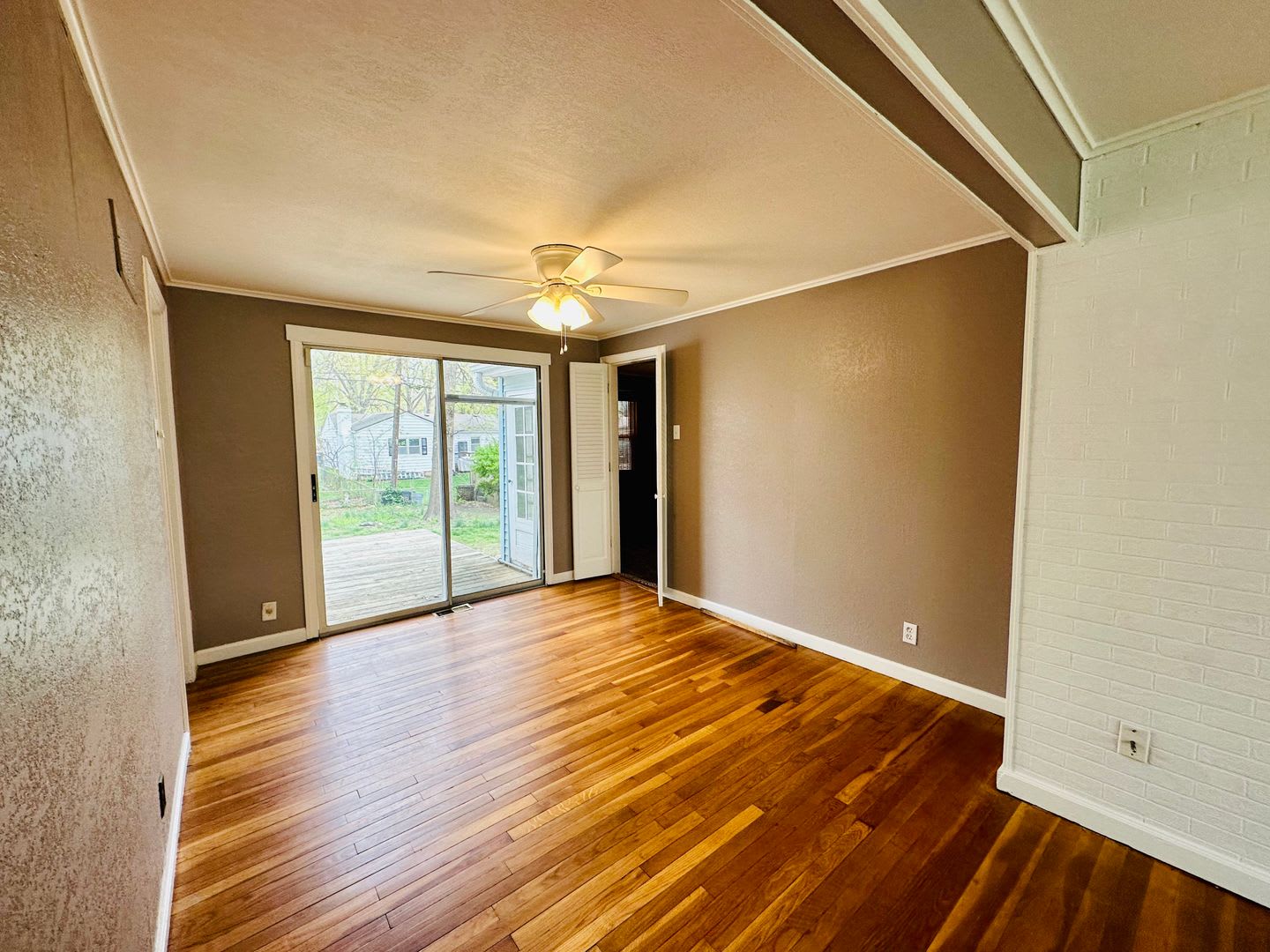 {7047} Prairie Village Ranch with Hardwood Floors + Large, Fenced Yard + 1 Car Garage – photo 5