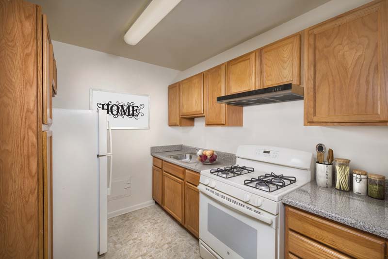 Iverson Towers Apartments & Anton House Apartments – photo 4