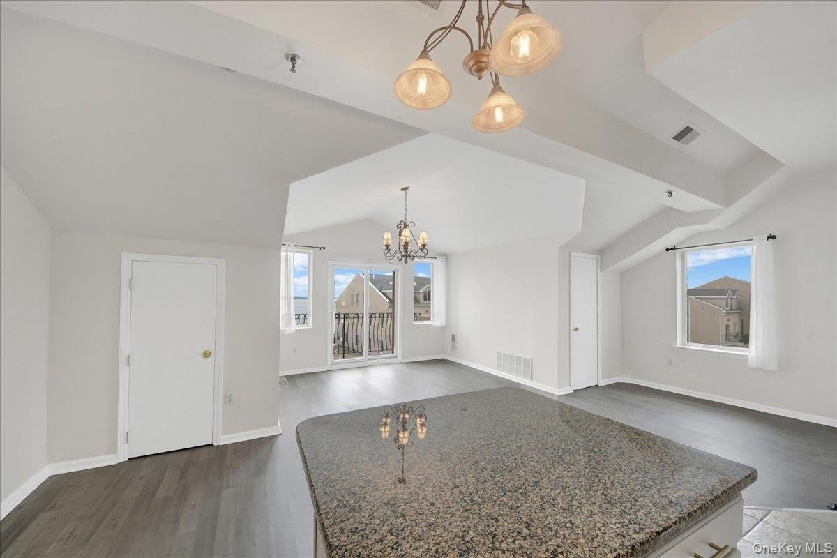 1424 Outlook Avenue – photo 2