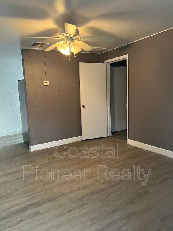 7026 Washington Street – photo 3