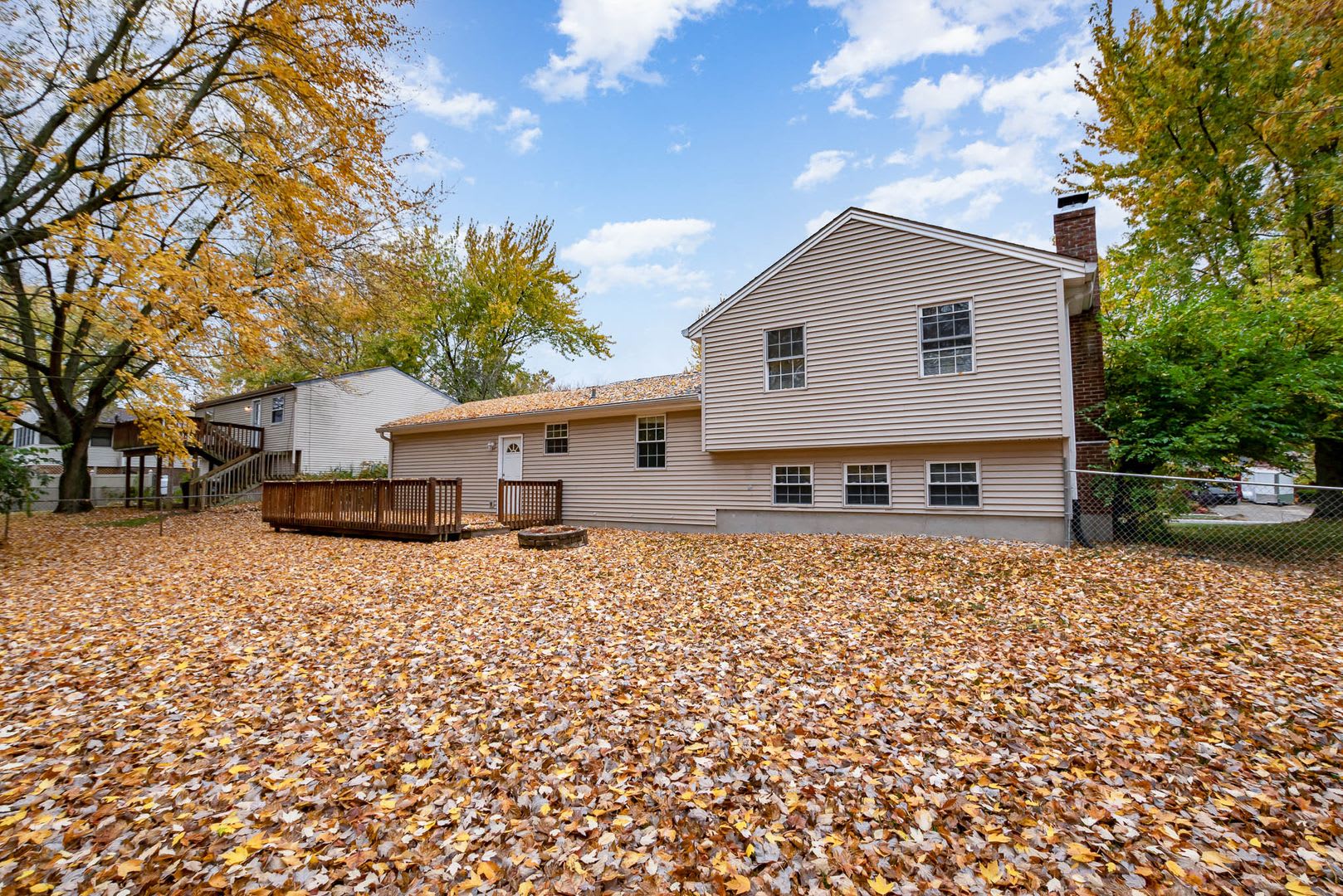 Inviting home with private fenced yard for pets – photo 5