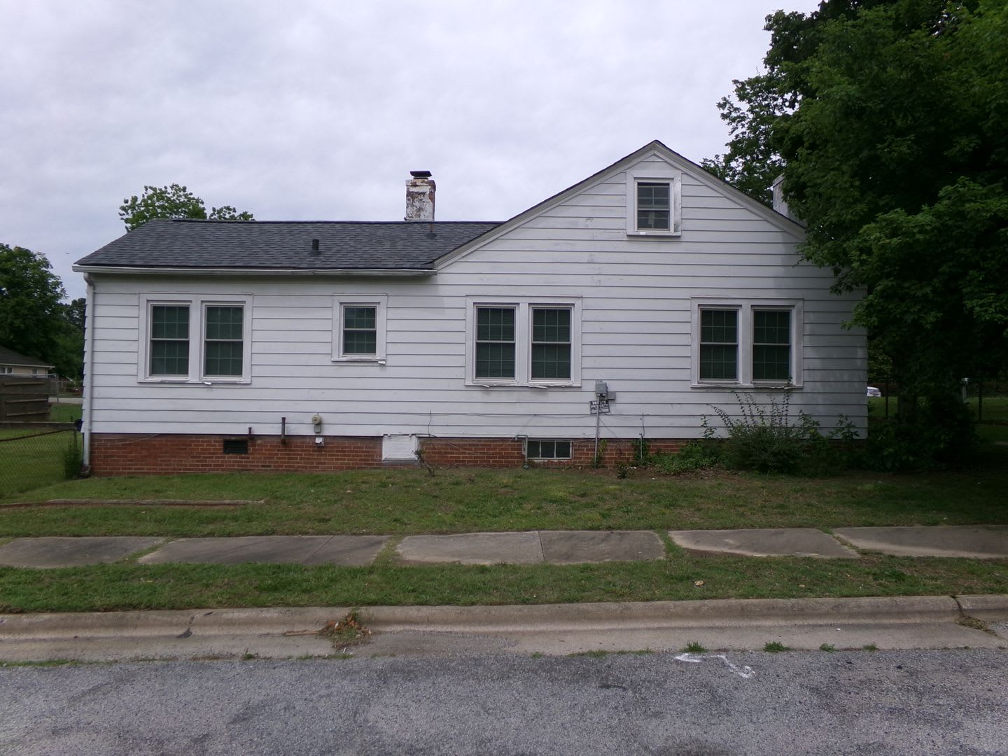 Spacious 3-Bedroom 2-Bathroom Home – photo 4