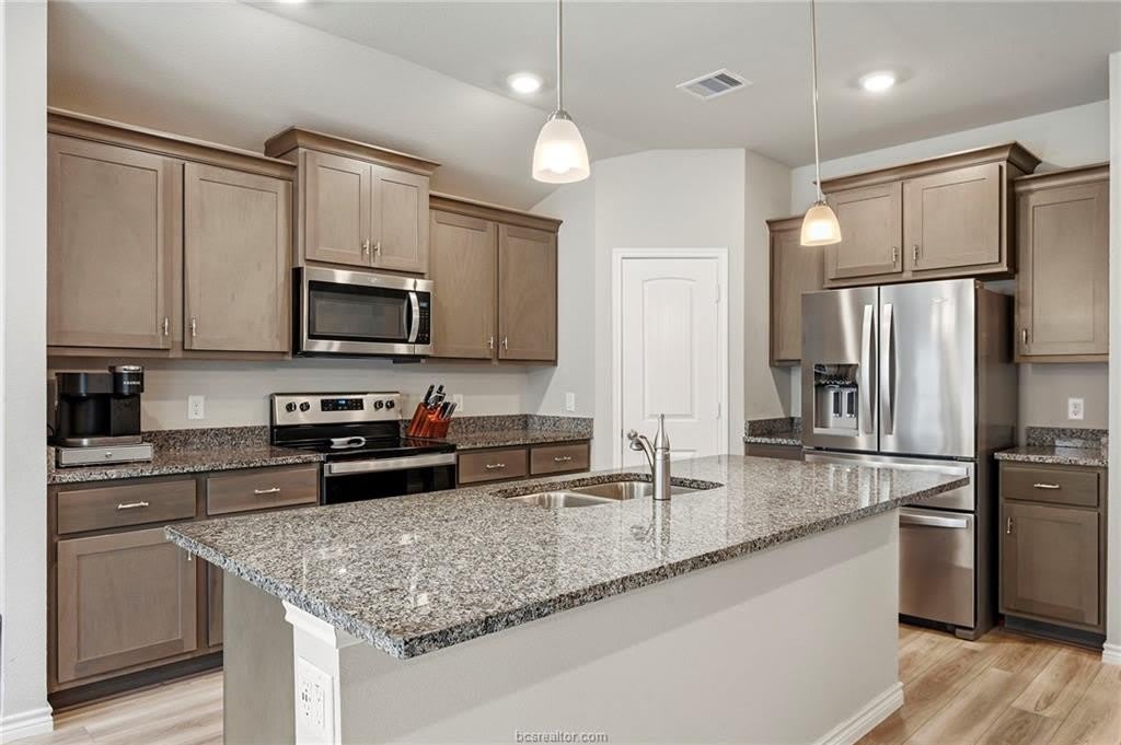 2042 Rock Ridge Avenue – photo 4