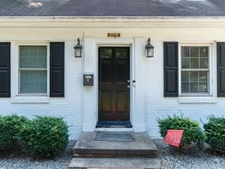 Great Location One Bedroom Triplex Great For Pets The Village District Available April 10Th – photo 3