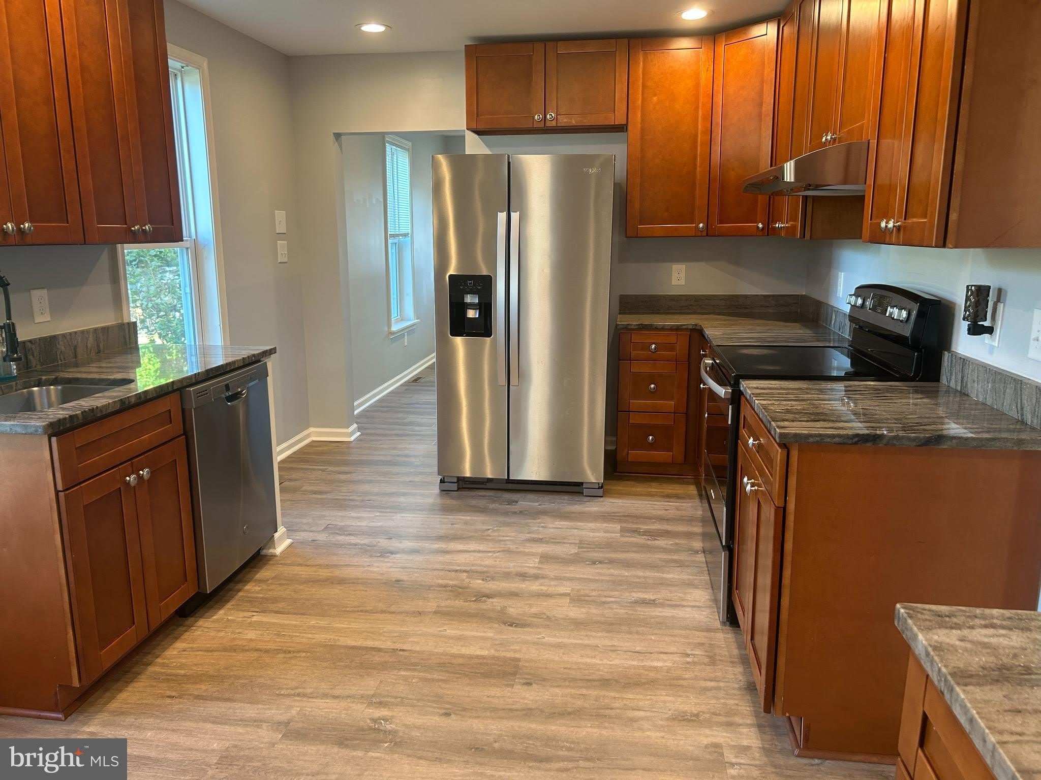 2605 MAPLE Avenue – photo 2