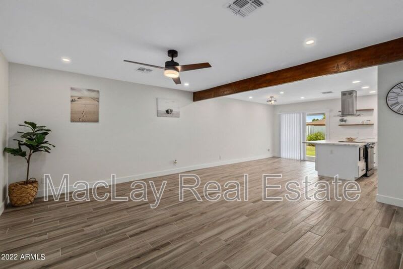 409 N. Arrowhead Dr. – photo 3