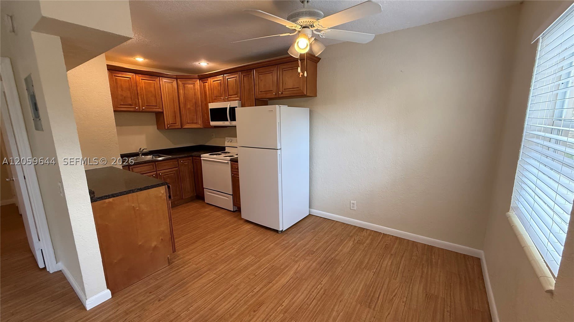 1310 NE 14th Ave – photo 3