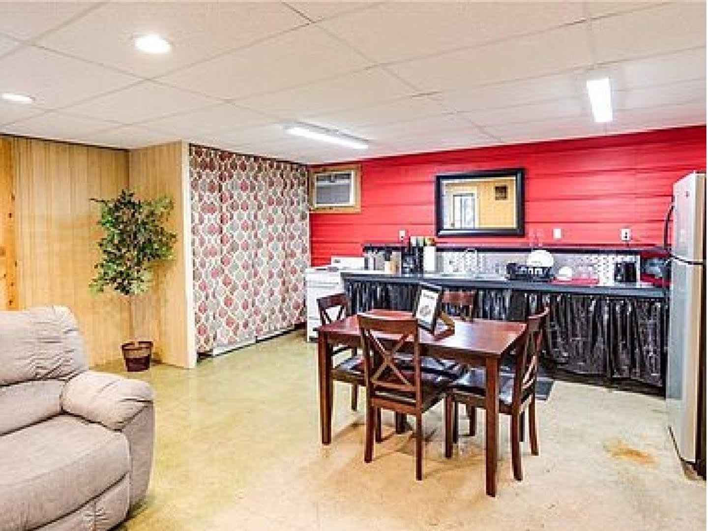 Cute, industrial-modern, and conveniently located!! – photo 5