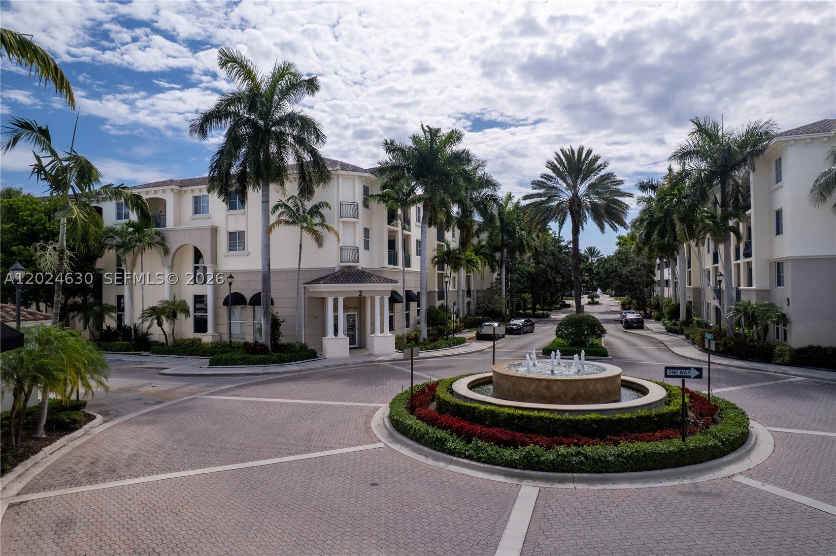 2 Renaissance Way – photo 2