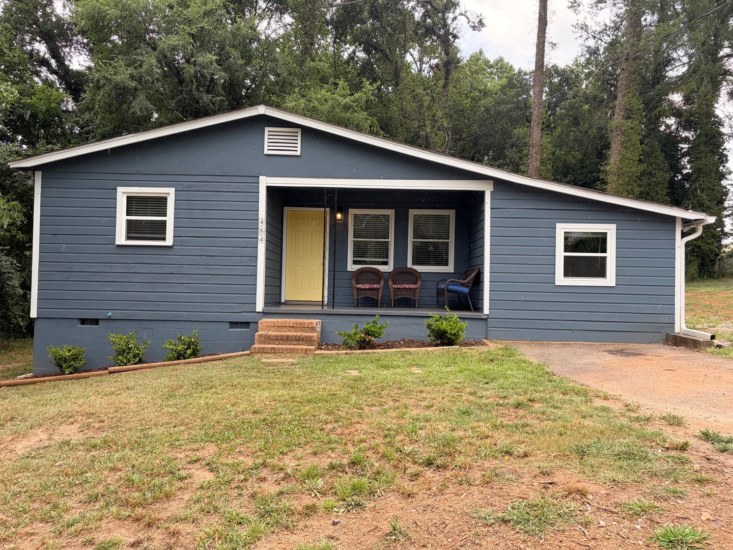 3 Bedroom 2 Bathroom Recently Renovated House – photo 2