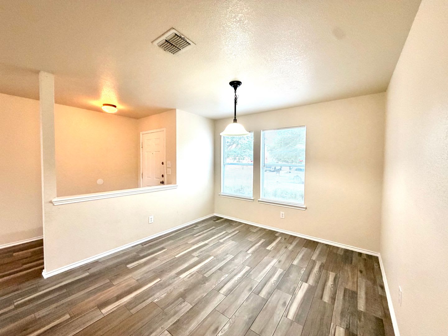 Lovely 3 Bedroom 2 5 Bath With Easy Access To Shopping Schools I 1604 I 410 Hwy 151 Seaworld And Lackland Afb – photo 4