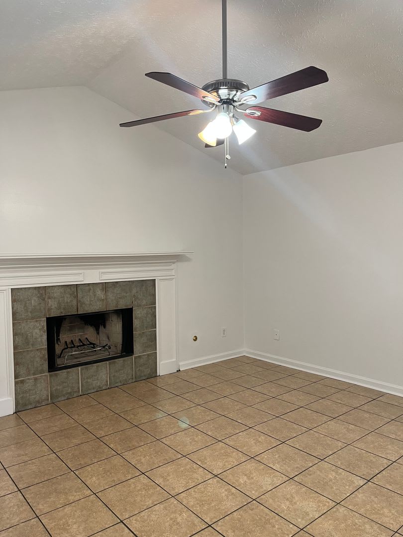 4 Bedroom / 2 Bathroom House – photo 2