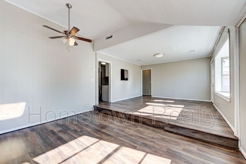 7105 NW 43rd Street – photo 5