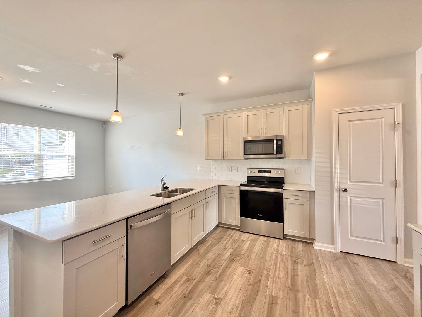 Offering Refundable Application Fees 100 Move In Promotion Modern 3Bd 2 5Ba Clayton Townhome Near Highways With Easy Access To Downtown Clayton And Garner – photo 5