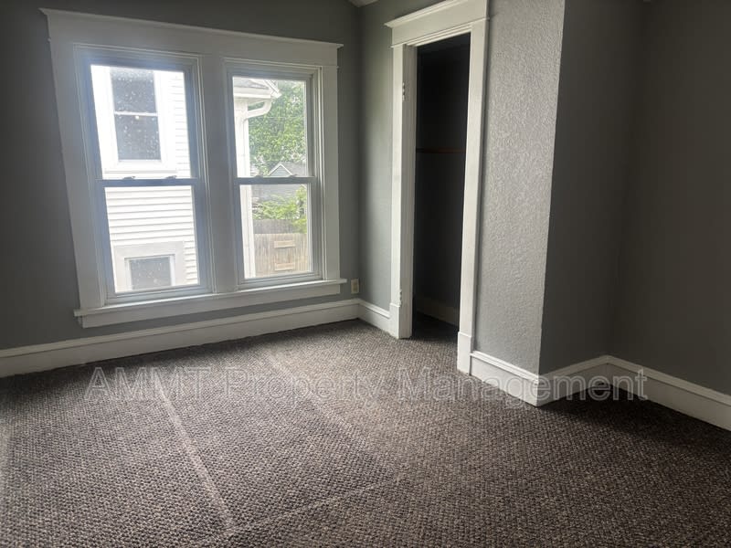 1725 D Avenue NE – photo 5