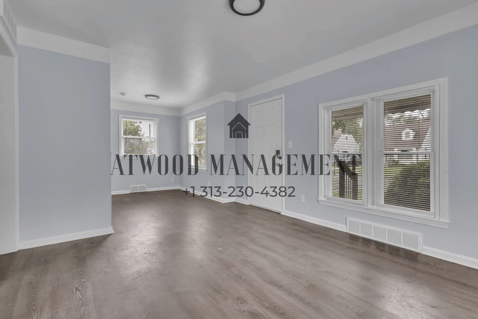 This beautifully updated 3-bedroom, 1-bath single-family home is ready for move-in! – photo 2