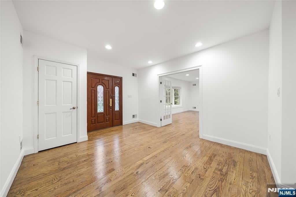 385 Livingston Street – photo 4