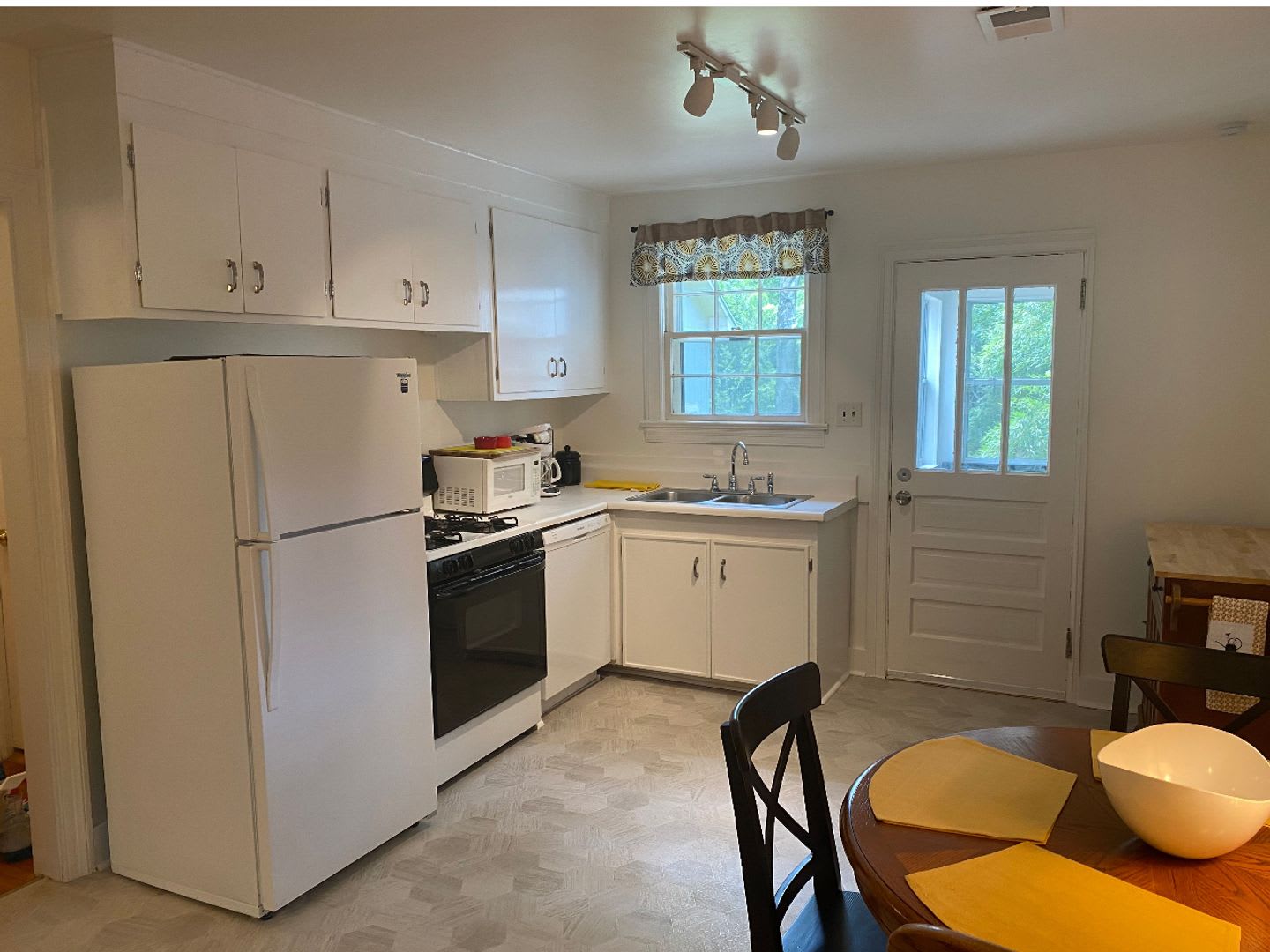 Charming Summerville Rental in a Convenient Location! – photo 3