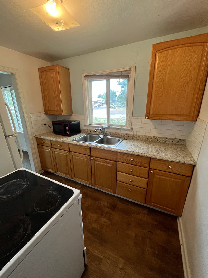3 Bedroom 1 Bathroom Ranch in East Denver! – photo 4