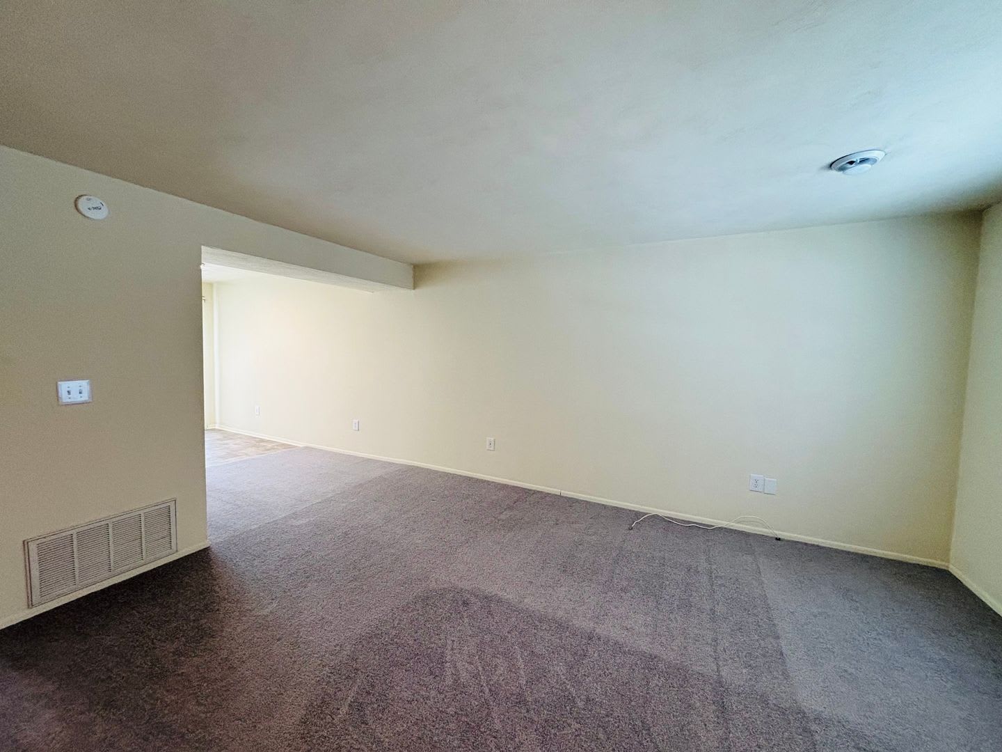 2 Bedroom, 1.5 Bath Townhouse – photo 3