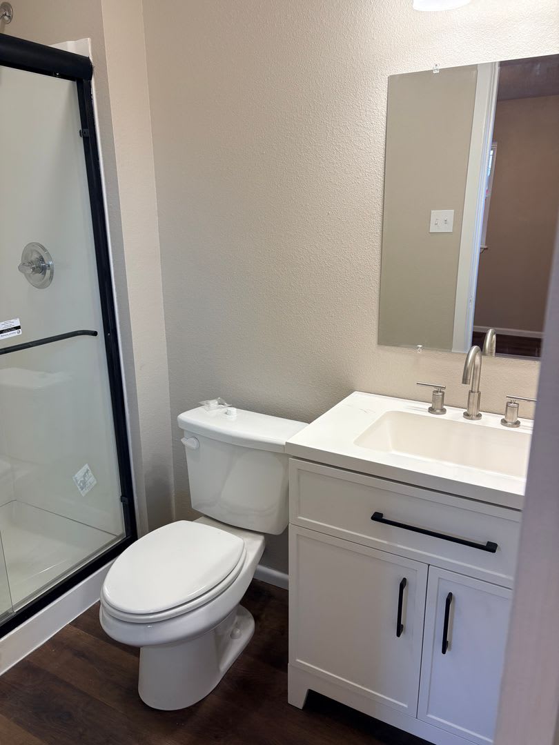 $999.00 First Month Rent!!! Remodeled 4 Bed 2 Bath by West End Center – photo 5