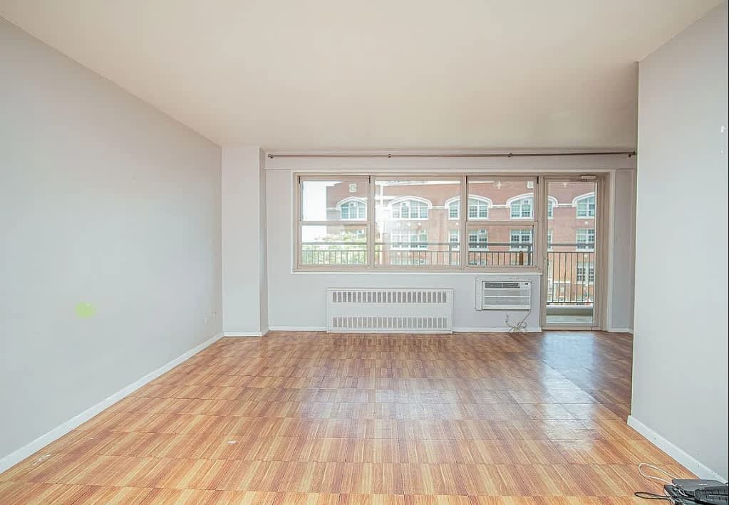 2925 W 5th St – photo 1