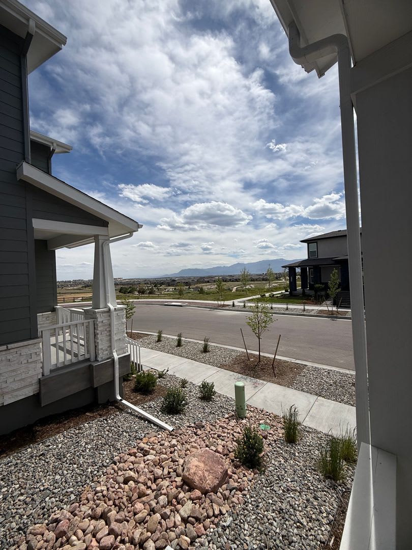 Stunning LIKE NEW 4 Bedroom in Wolf Ranch – photo 3