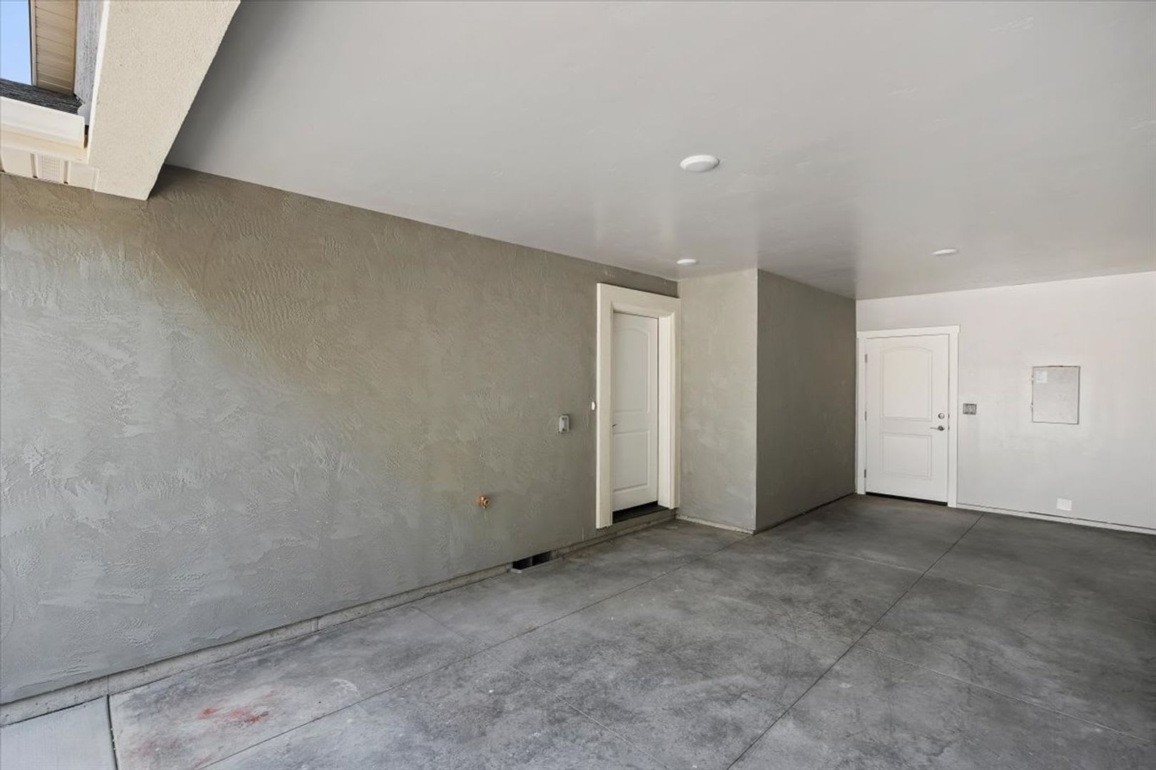 Remodeled 1 Bed 1 Bath Unit With City Services Included In Rent – photo 3